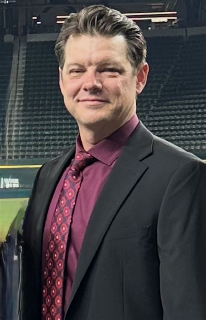 D. J. Reyburn Biography, Age, Height, Wife, Net Worth, Family