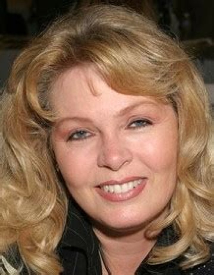 Dana Dillaway Biography, Age, Height, Husband, Net Worth, Family