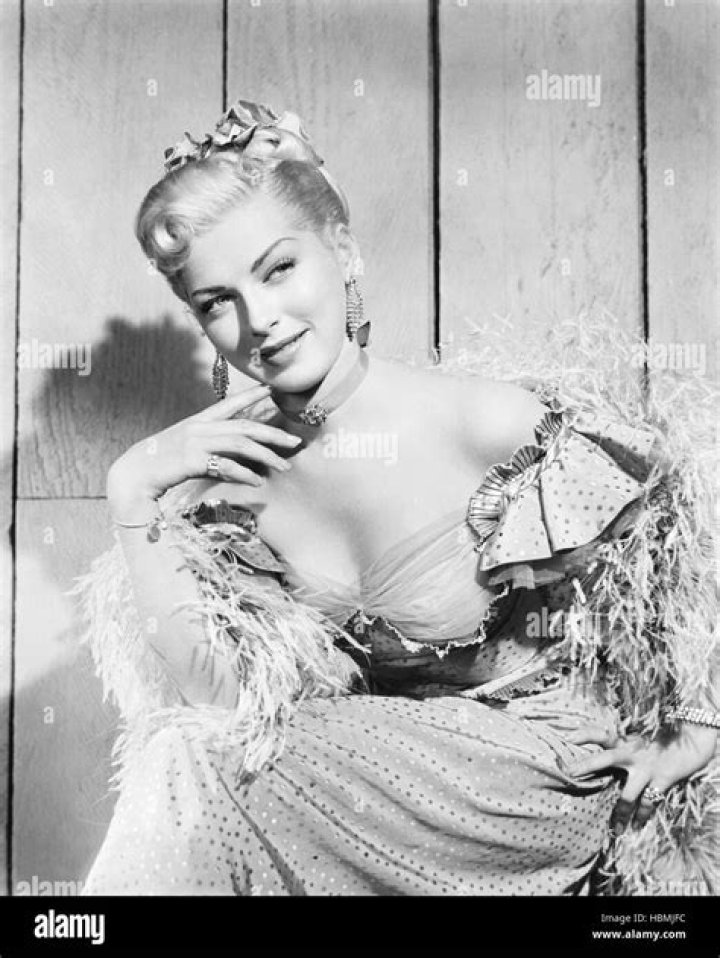 Dani Crayne Biography, Age, Height, Husband, Net Worth, Family