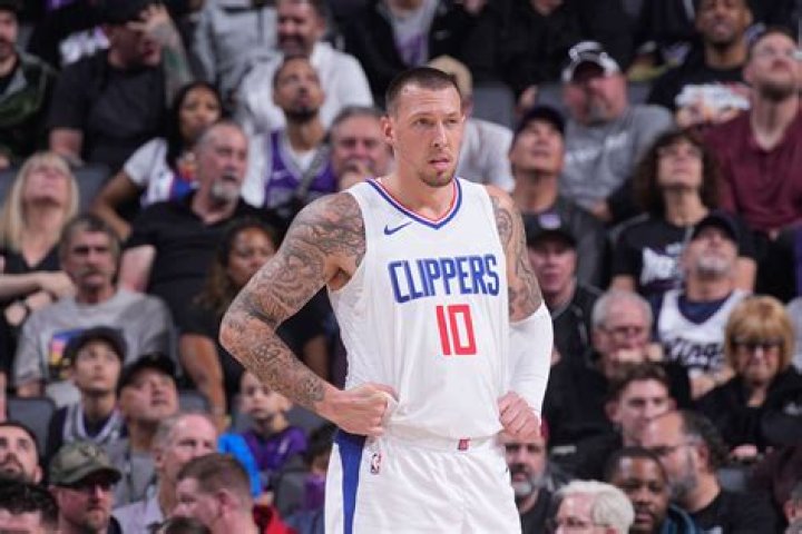 Daniel Theis biografía, edad, altura, esposo, net worth, familia