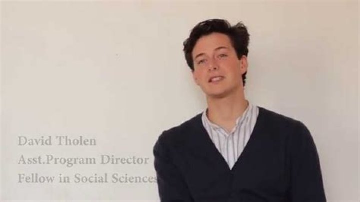 David J. Tholen Biography, Age, Height, Wife, Net Worth, Family