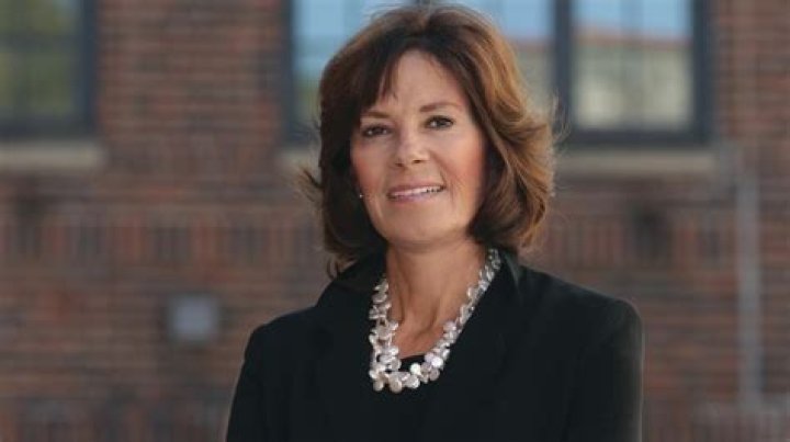 Dawne Hickton Biography, Age, Height, Husband, Net Worth, Family