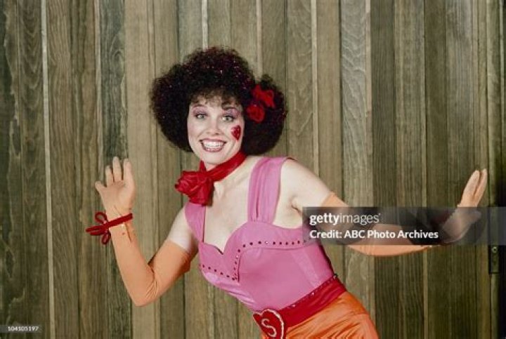 Debra Clinger Biography, Age, Height, Husband, Net Worth, Family