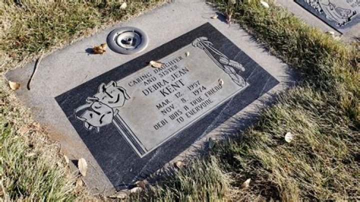 Debra Kent Biography, Age, Height, Wife, Net Worth, Family