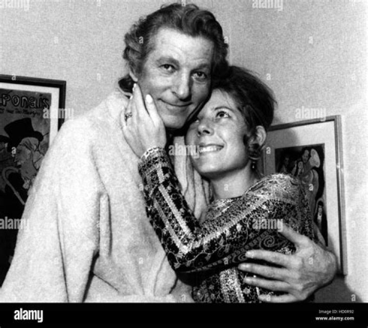 Dena Kaye biografía, edad, altura, esposa, net worth, familia