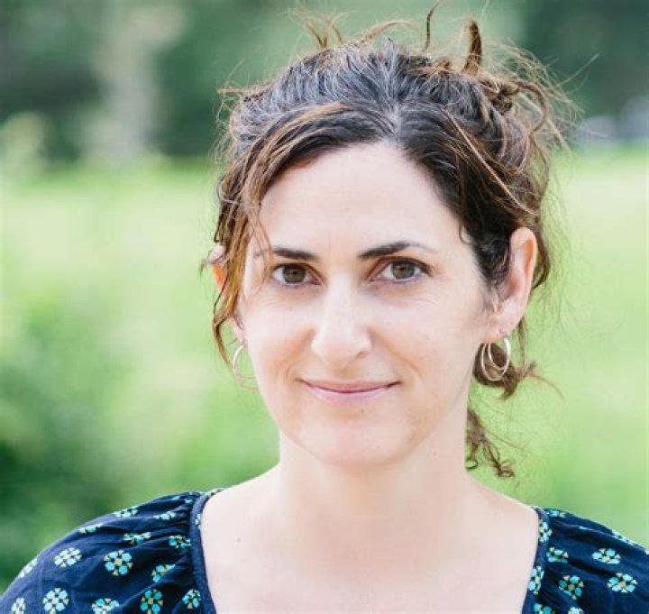 Dia Sokol Savage Biography, Age, Height, Husband, Net Worth, Family