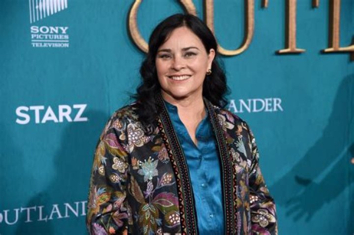 Diana Gabaldon Biography, Age, Height, Husband, Net Worth, Family