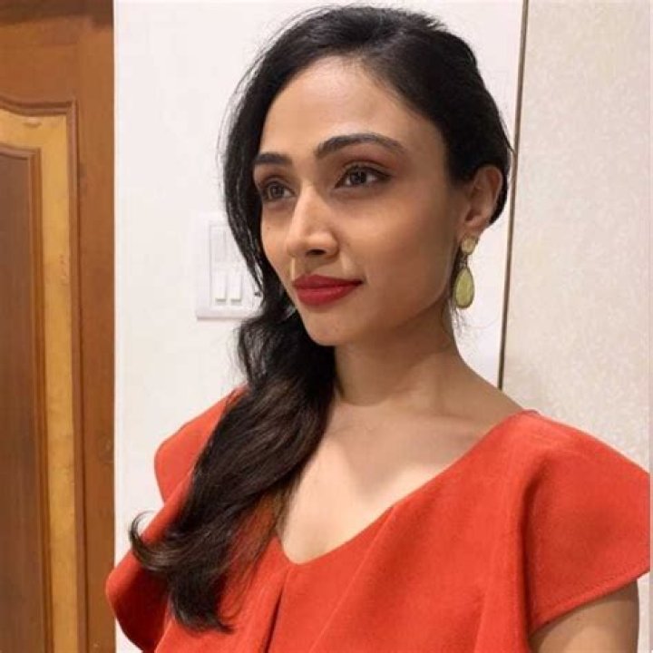 Dipna Patel Biography, Age, Height, Husband, Net Worth, Family