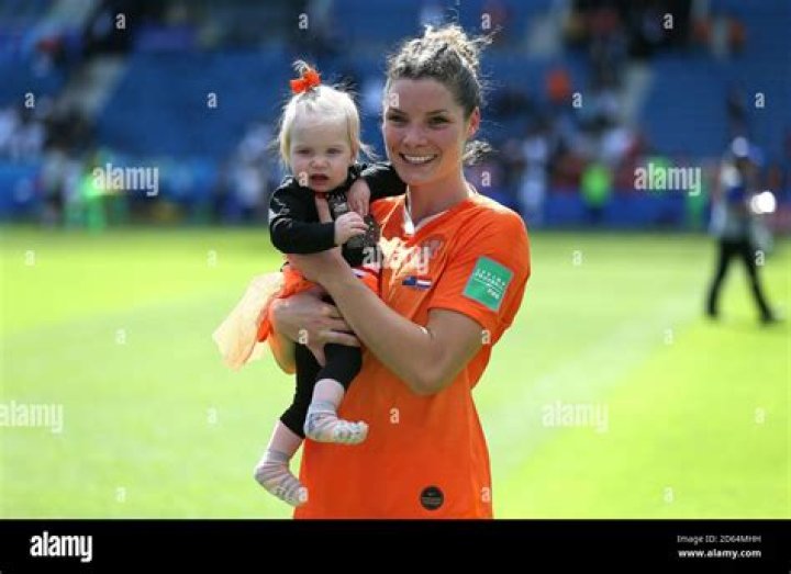 Dominique Bloodworth Biography, Age, Height, Husband, Net Worth, Family