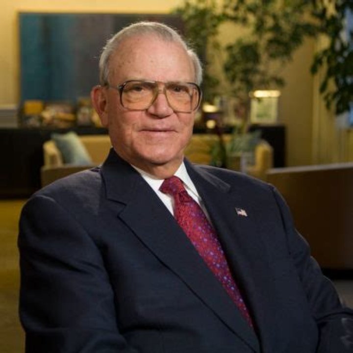 Donald J. Hall Sr. Biography, Age, Height, Wife, Net Worth and Family