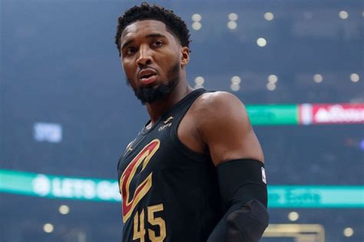 Donovan Mitchell Biography, Age, Height, Wife, Net Worth, Family