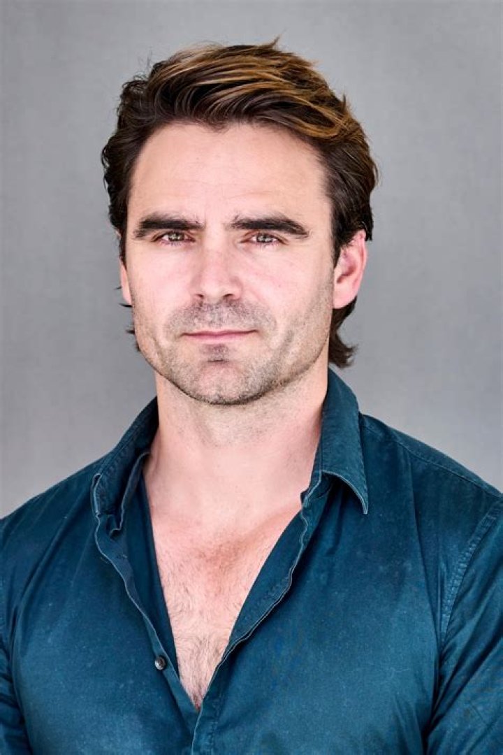 Dustin Clare biografía, edad, altura, esposo, net worth, familia