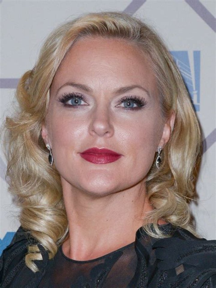 Elaine Hendrix biografía, edad, altura, esposa, net worth, familia