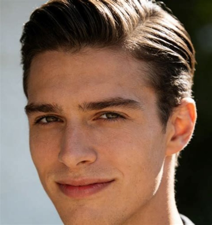 Elena Julián Biography, Age, Height, Husband, Net Worth, Family