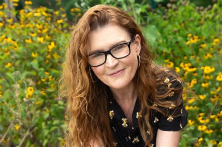 Elizabeth Savage Biography, Age, Height, Husband, Net Worth, Family