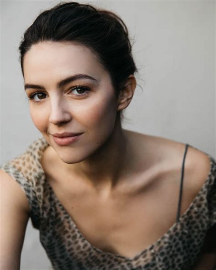 Ella Hunt Biography, Age, Height, Husband, Net Worth, Family