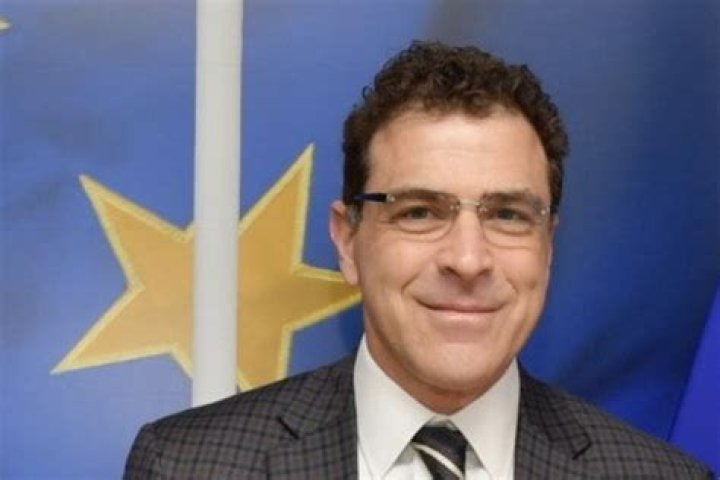 Elliot Schrage Biography, Age, Height, Wife, Net Worth, Family