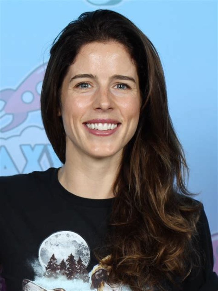 Emily Bett Rickards Biography, Age, Height, Husband, Net Worth, Family