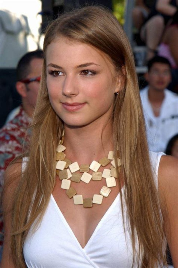 Emily VanCamp Biography, Age, Height, Husband, Net Worth, Family
