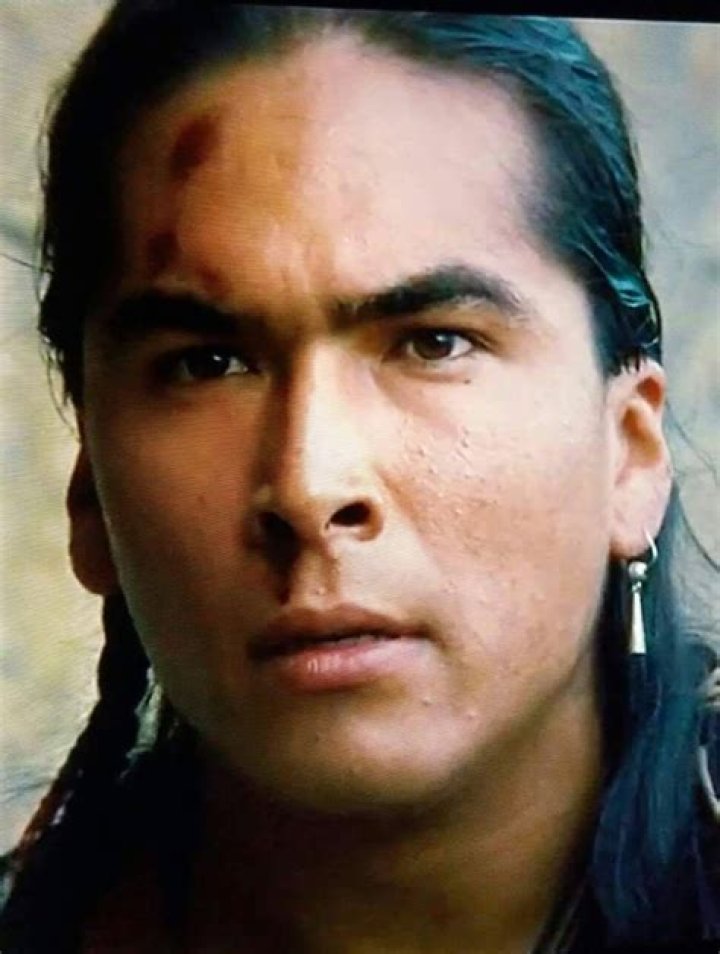 Eric Schweig biografía, edad, altura, esposo, net worth, familia
