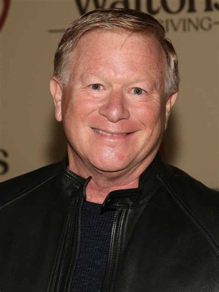 Eric Scott Biography, Age, Height, Wife, Net Worth, Family