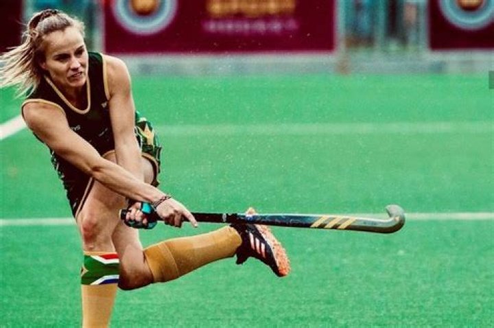 Erin Hunter Biography, Age, Height, Husband, Net Worth, Family