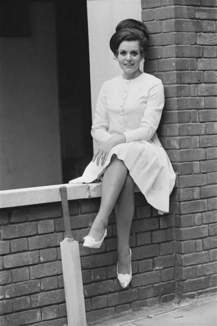 Eunice Gayson Biography, Age, Height, Husband, Net Worth, Family