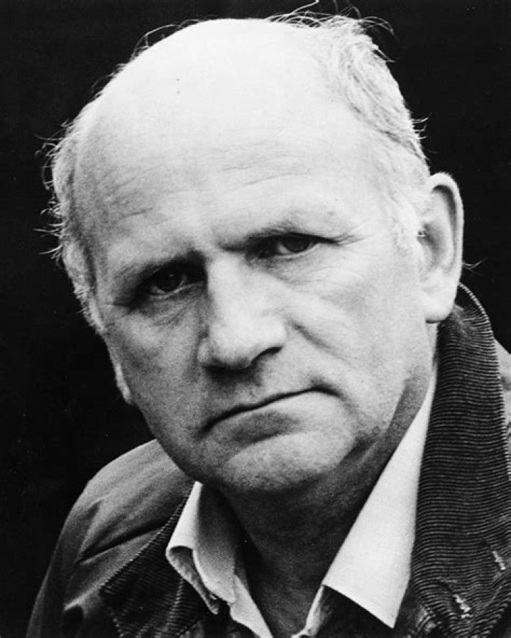 Ewan Hooper Biography, Age, Height, Wife, Net Worth, Family