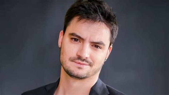 Felipe Neto Biography, Age, Height, Wife, Net Worth, Family