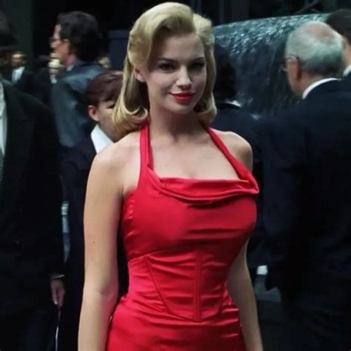 Fiona Johnson Biography, Age, Height, Husband, Net Worth, Family