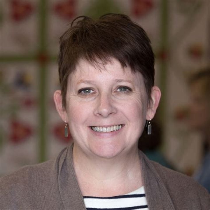 Frances O'Roark Dowell Biography, Age, Height, Husband, Net Worth, Family