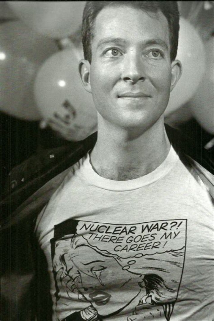 Fred Schneider biografía, edad, altura, esposo, net worth, familia