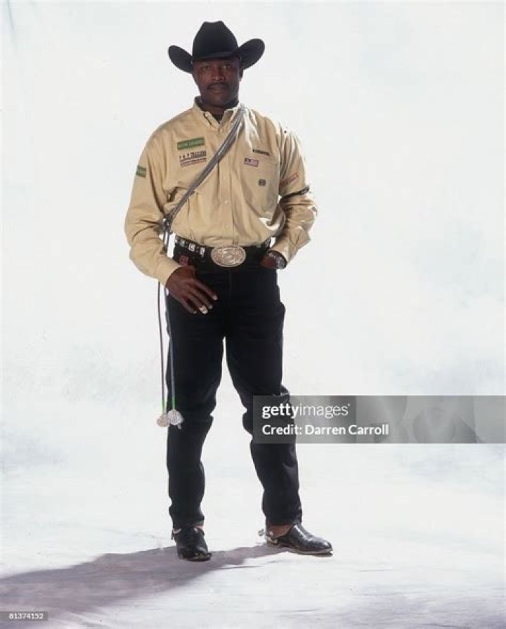 Fred Whitfield Biography, Age, Height, Husband, Net Worth, Family