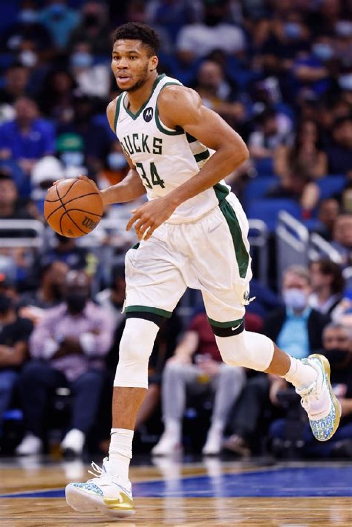 Giannis Antetokounmpo Biography, Age, Height, Wife, Net Worth, Family