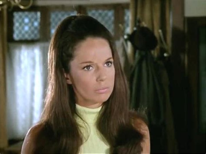 Gina Warwick Biography, Age, Height, Husband, Net Worth, Family