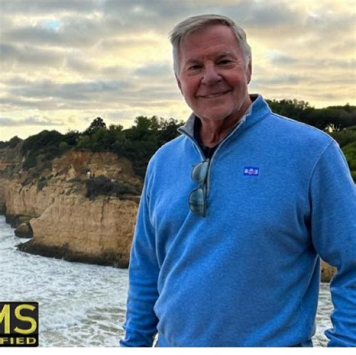 Glenn Burns Biography, Age, Height, Wife, Net Worth, Family