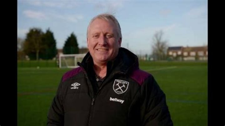 Glenn Pennyfather Biography, Age, Height, Wife, Net Worth, Family