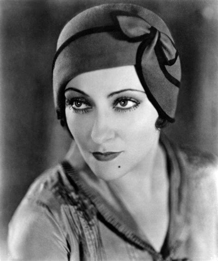 Gloria Swanson Biography, Age, Height, Husband, Net Worth, Family
