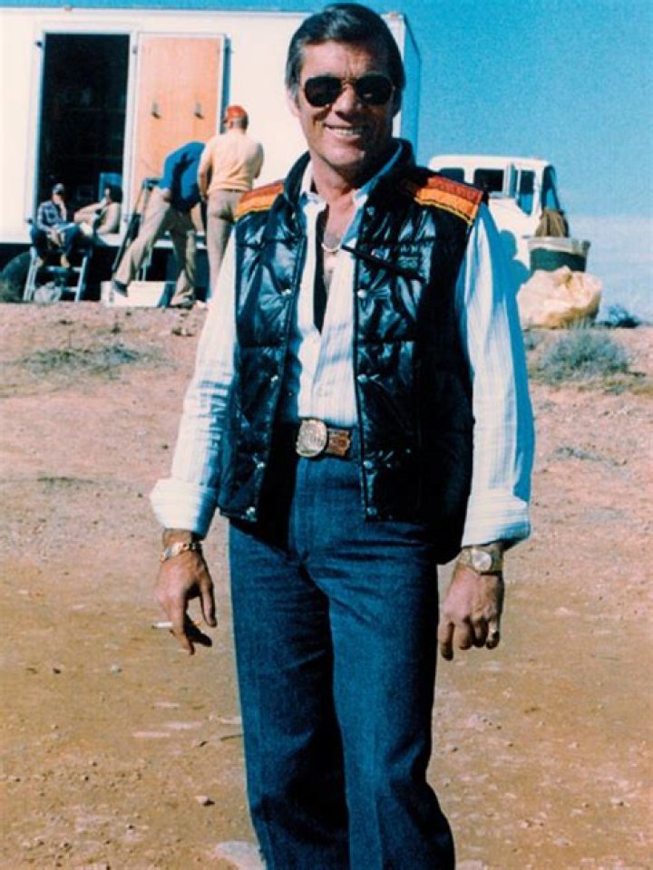 Hal Needham biografía, edad, altura, esposo, net worth, familia