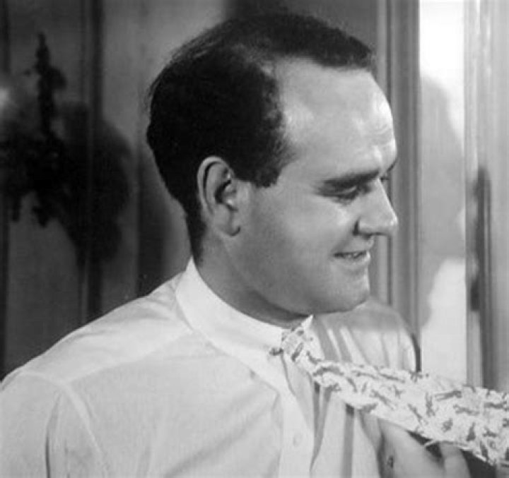 Hamilton MacFadden Biography, Age, Height, Wife, Net Worth, Family