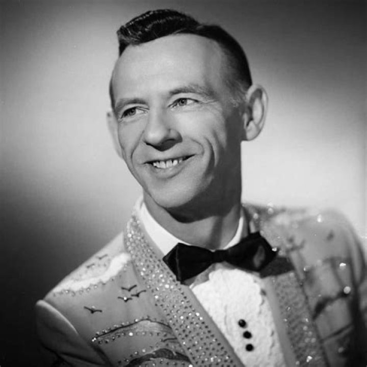 Hank Snow Biography, Age, Height, Wife, Net Worth, Family