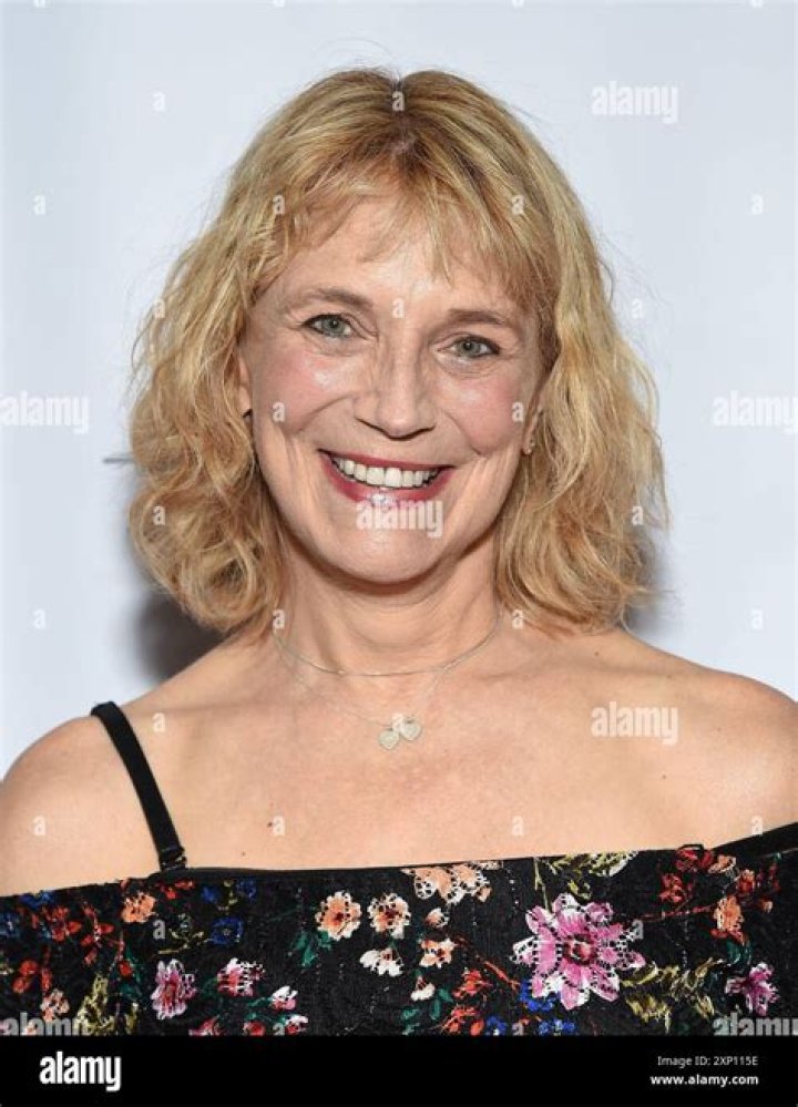 Harley Jane Kozak Biography, Age, Height, Husband, Net Worth, Family