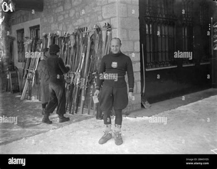 Harry Hays Morgan Biography, Age, Height, Wife, Net Worth, Family