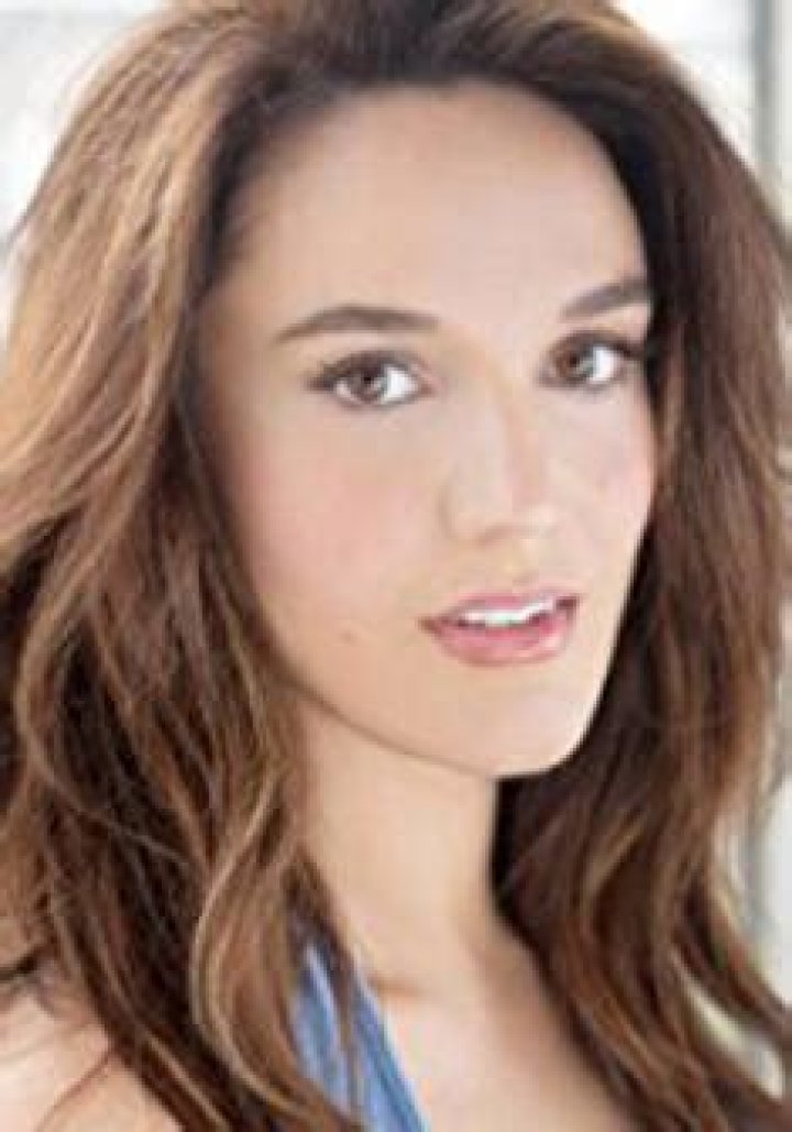 Hayley C. Rosales biografía, edad, altura, esposa, net worth, familia