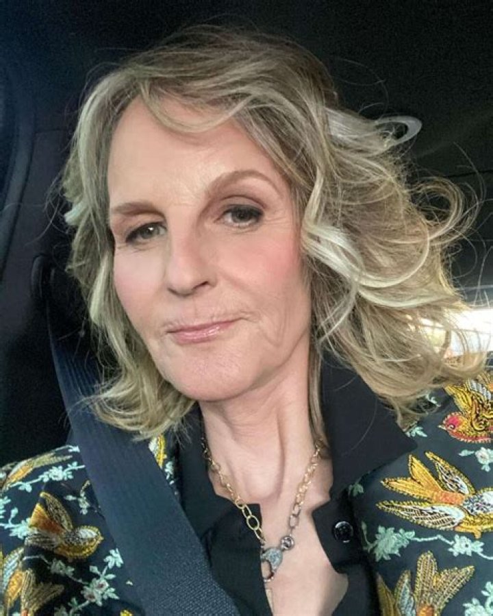 Helen Hunt Biography, Age, Height, Husband, Net Worth, Family