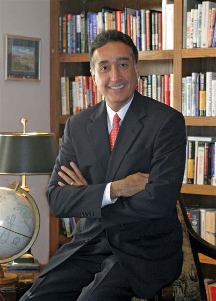 Henry Cisneros Biography, Age, Height, Husband, Net Worth, Family