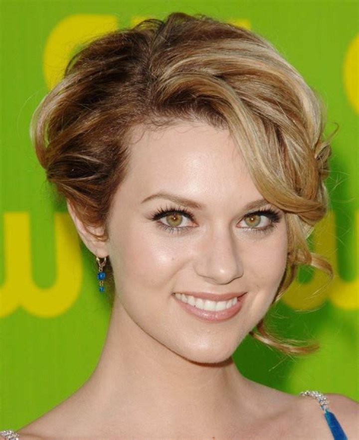 Hilarie Burton Biography, Age, Height, Husband, Net Worth, Family