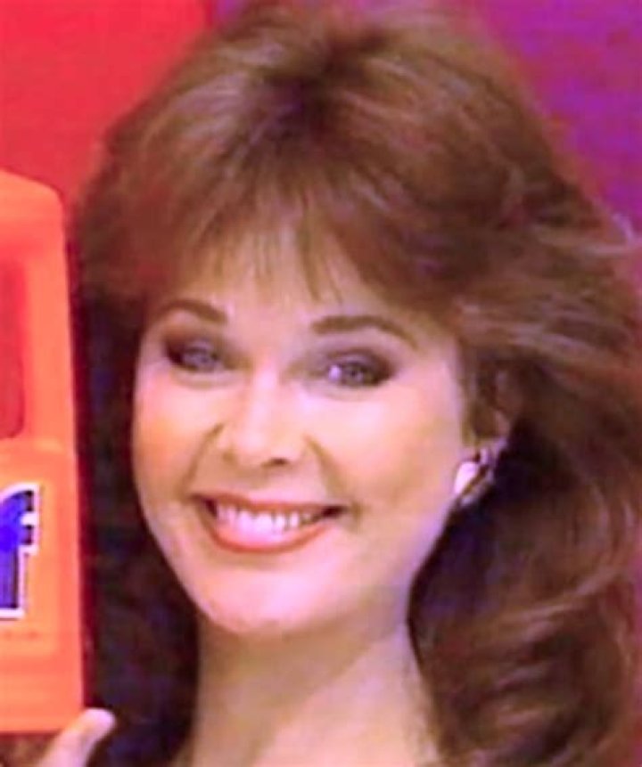 Holly Hallstrom Biography, Age, Height, Husband, Net Worth, Family