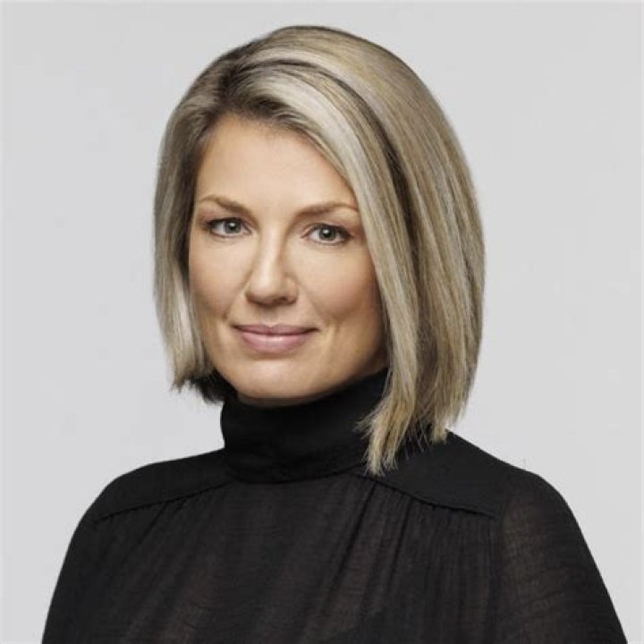 Holly Williams Biography, Age, Height, Husband, Net Worth, Family