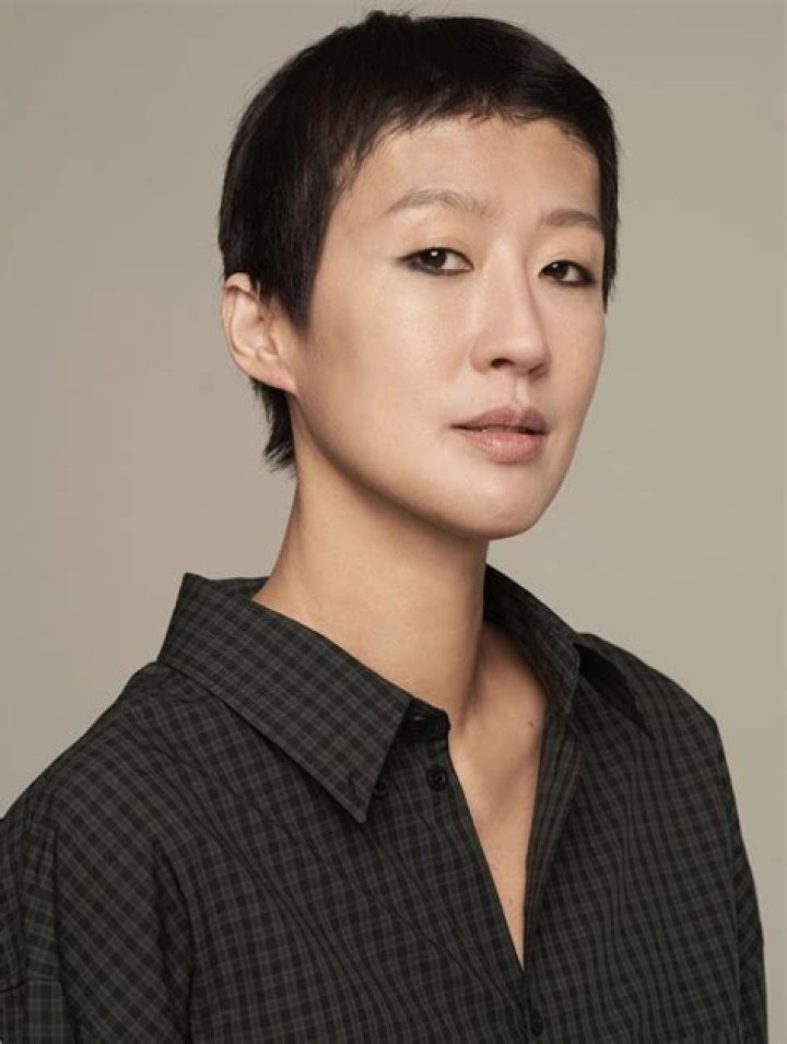 Hong Jin-kyung Biography, Age, Height, Husband, Net Worth, Family